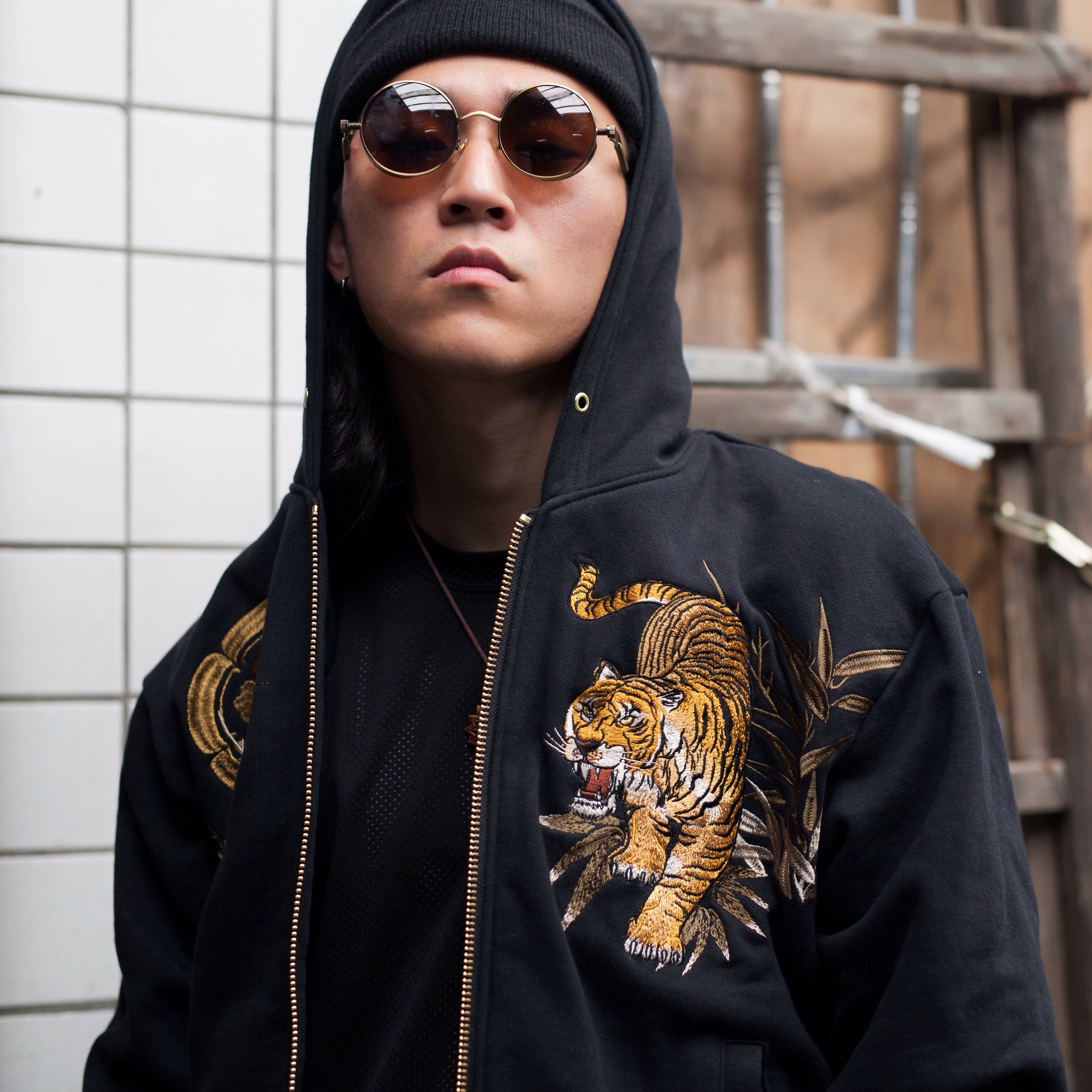 Hyper premium roaring tiger embroidery hoodie