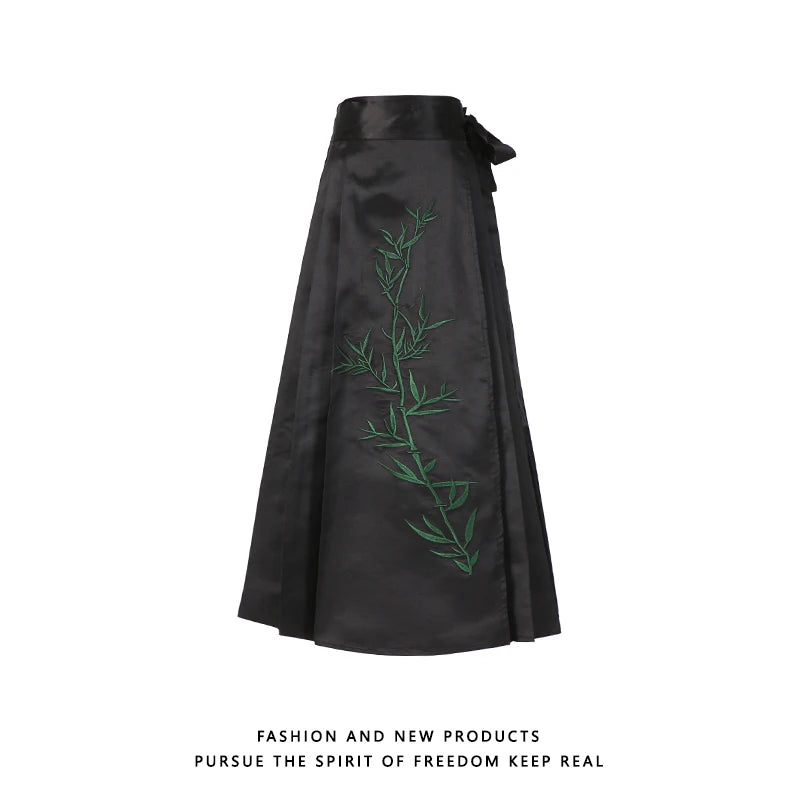 Embroidery bamboo horse face skirt