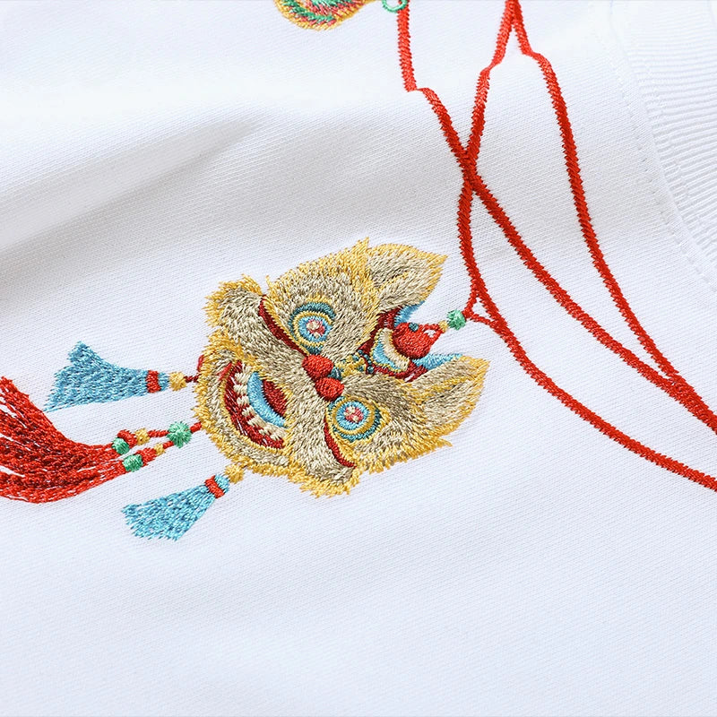 Embroidery lion head necklace design T-shirt