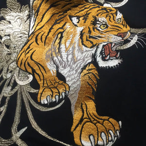 Hyper premium roaring tiger embroidery hoodie